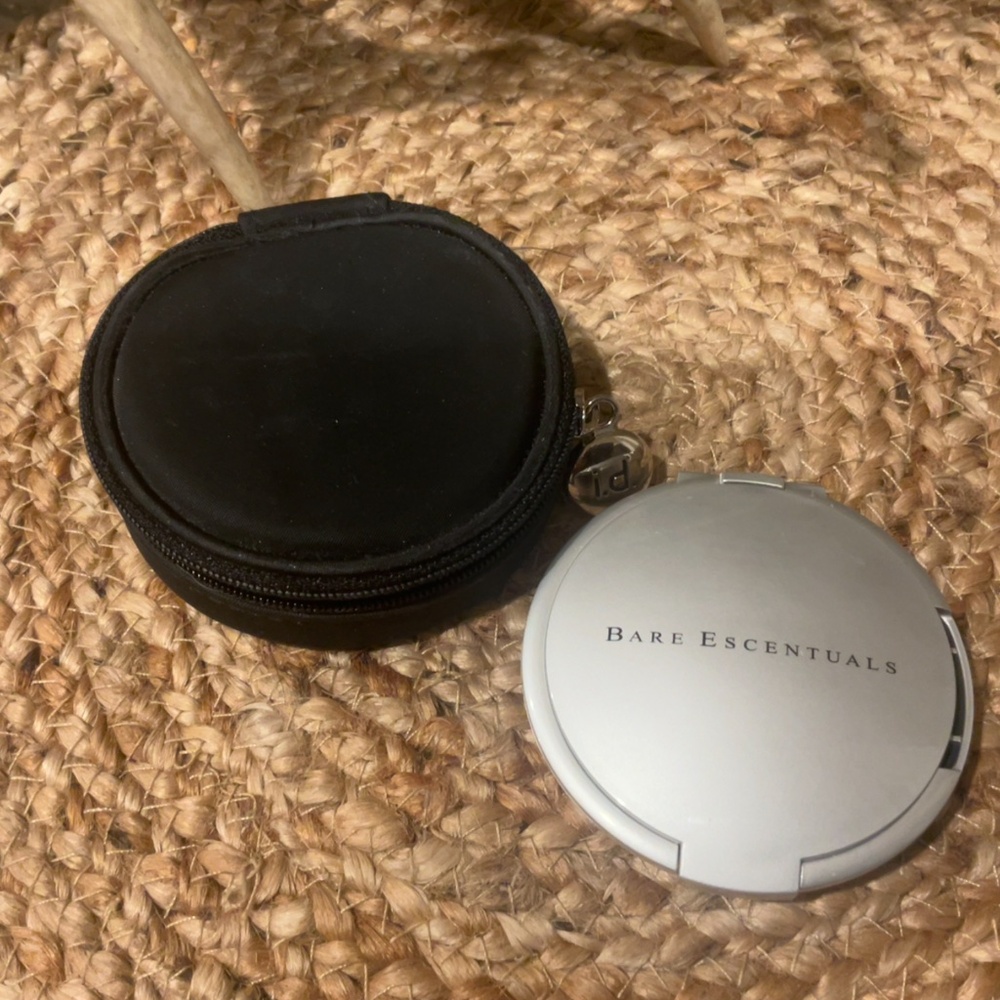 Bare Mineral Essentials Refillable Powder Compact W/cover NWOT -FINAL $